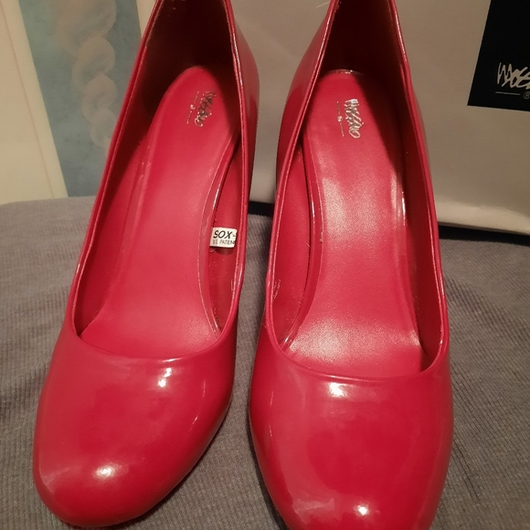 PRICE FIRM- 🎉 Mossimo Candy red pumps! - Picture 5 of 11